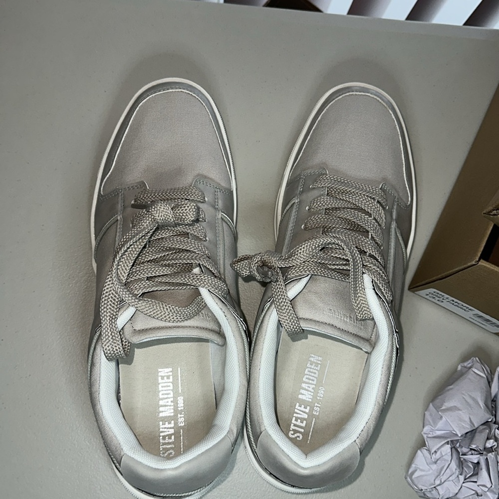 STEVE MADDEN GILORE GREY FABRIC NEW, size 13, very comfy, last one!